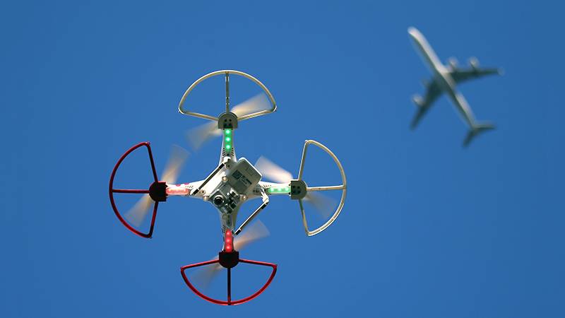 Мини-дроны будут отлавливать сетями