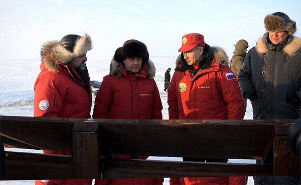 Президенту доложили о вывозе 50 тыс. ржавых бочек с арктических островов
