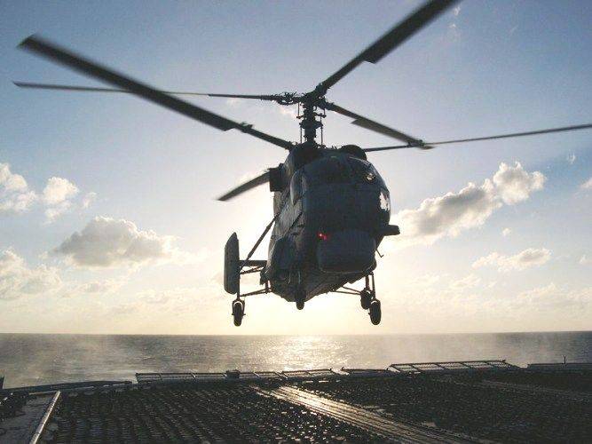 Вертолетчики МА ТОФ отработали посадку на палубу корабля в дрейфе и на ходу