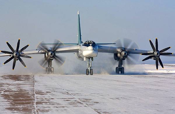 Американские F-22 поднимались на перехват Ту-95МС в районе Аляски