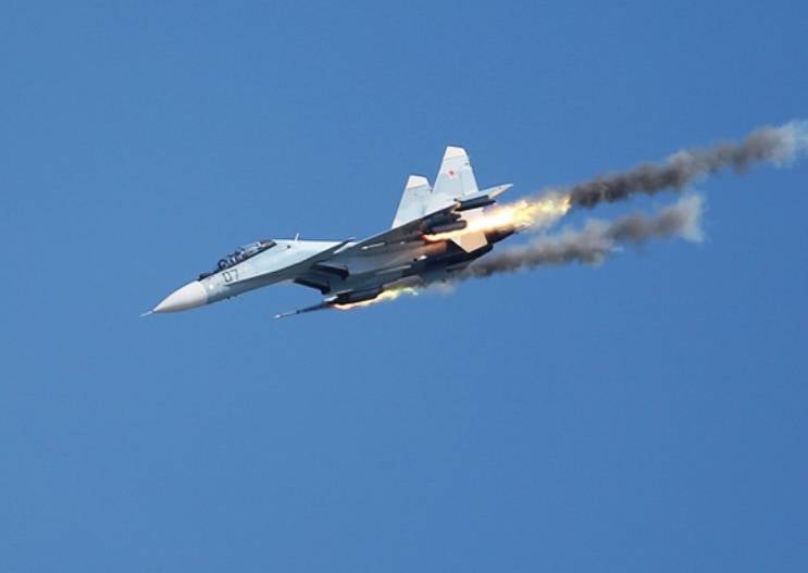 Летчики ЗВО прошли переобучение на истребители Су-30СМ