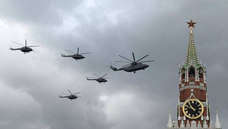 В репетиции воздушной части парада приняли участие более 70 самолетов и вертолетов