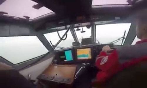 Как украинский катер "героически" бежал от российских кораблей в Чёрном море