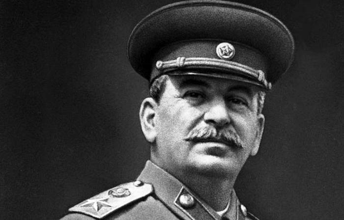 Опрос: половина россиян положительно оценили деятельность Сталина во время войны