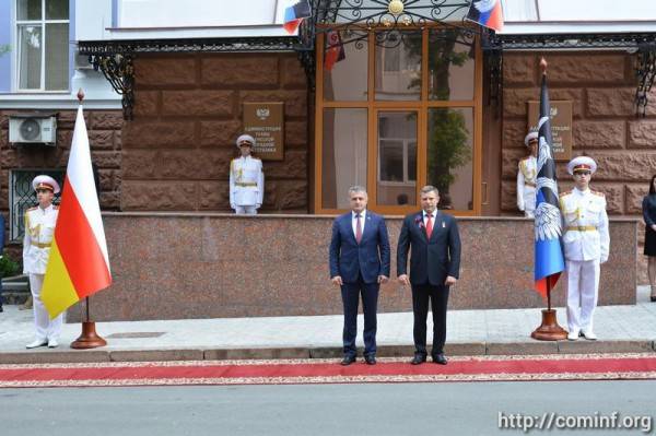 Установлены дипломатические отношения между Южной Осетией и ДНР