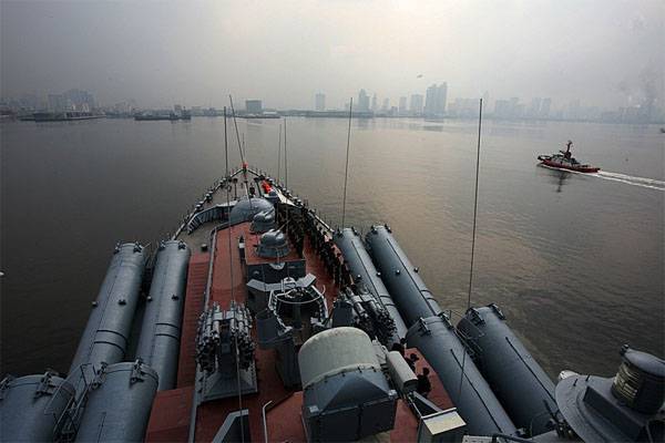 "Варяг" принял участие в совместных маневрах с фрегатом ВМС Сингапура