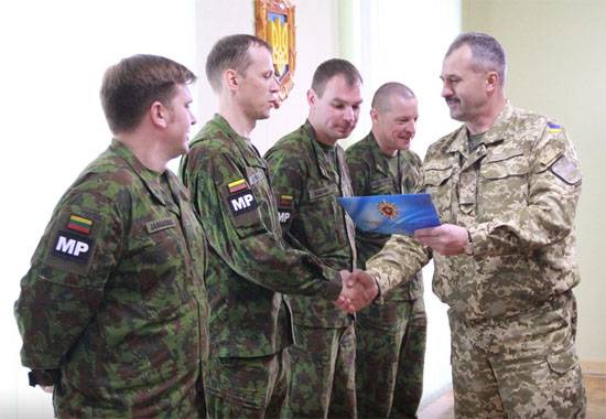 Литовцы учат украинских военных защите первых лиц государства