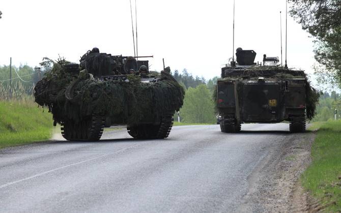 После первой и второй - перерывчик небольшой: третье ДТП на учениях НАТО в Эстонии