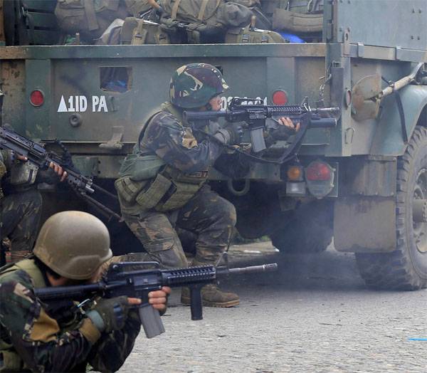 Боевики ИГИЛ захватили заложников в школе на Филиппинах