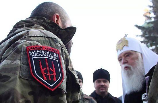 УПЦ КП использует правосеков для отбора храмов у украинской церкви Московского патриархата
