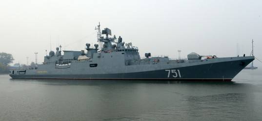 Российский фрегат "Адмирал Эссен" вошел в Черное море