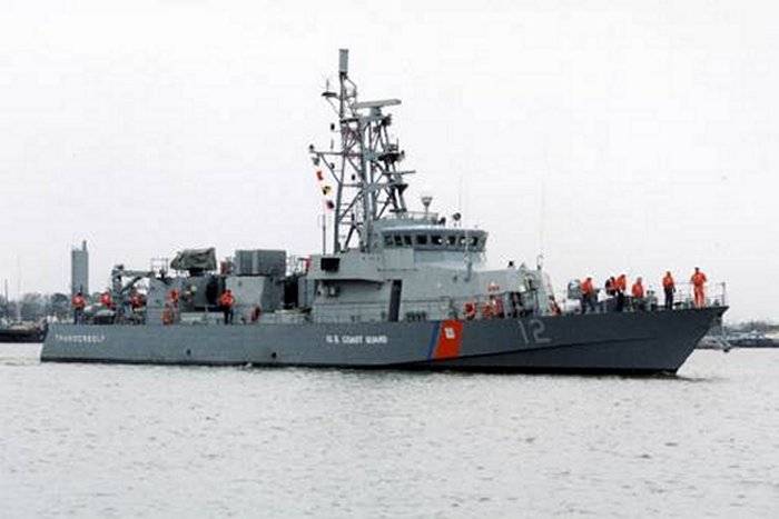 Корабль ВМС США открыл предупредительный огонь по иранскому судну