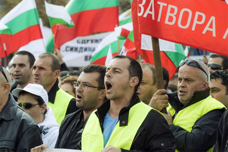 Евроопрос: 80% болгарских граждан не верят в перспективы развития экономики страны