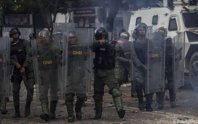 Американские наемники напали на военную базу Венесуэлы