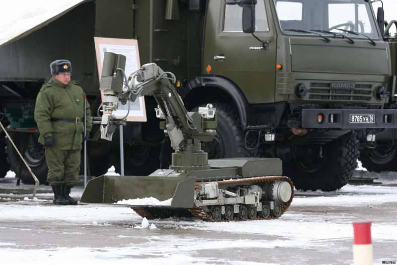 Войска РХБЗ получат новых роботов и противогаз