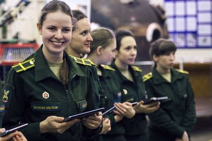 Впервые в истории России курсантами авиаучилища станут девушки