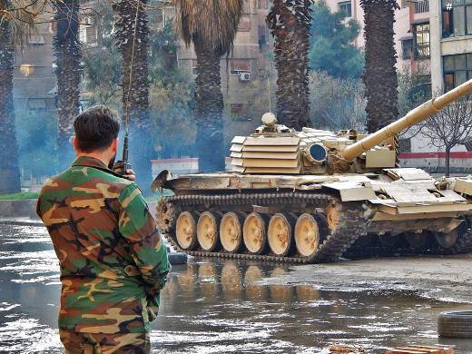 Сирийский Т-72М1 с «уголковой защитой» выдержал попадание ПТУР