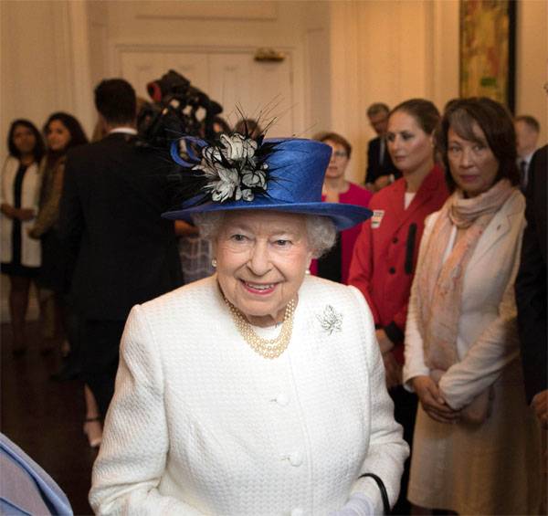 СМИ: Британская королева собралась отречься от престола