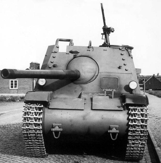 Самоходная артиллерийская установка Pansarvarnskanonvagn m/43 (Швеция)
