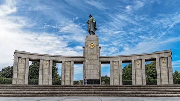 В Берлине осквернили мемориал павшим советским воинам