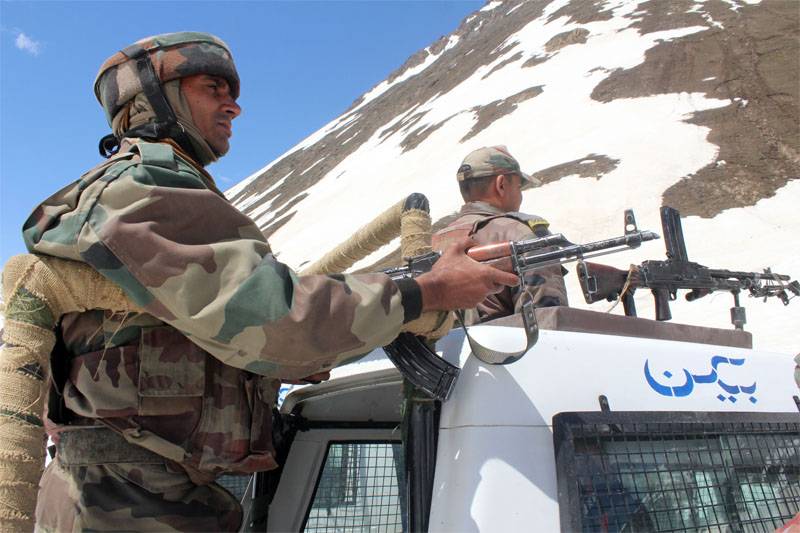 СМИ США: Индия и Китай на пороге войны в Гималаях