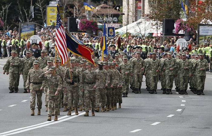 В Киеве прошел парад с участием НАТО