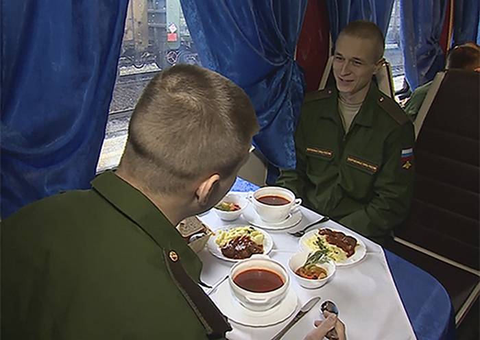 Военнослужащих ЦВО обеспечат горячим питанием на время движения воинскими эшелонами