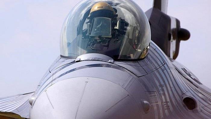 США отказались направить в Турцию инструкторов пилотов F-16