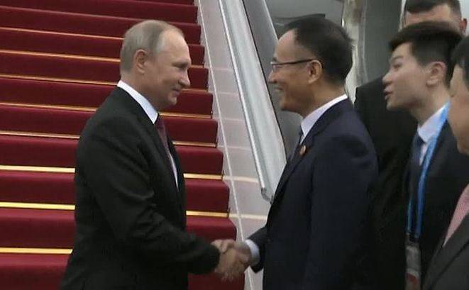 Президент РФ прибыл в Китай на саммит БРИКС