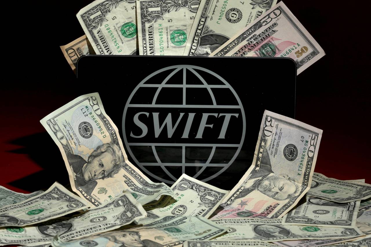 Санкции против российских банков. А в SWIFT ли дело?
