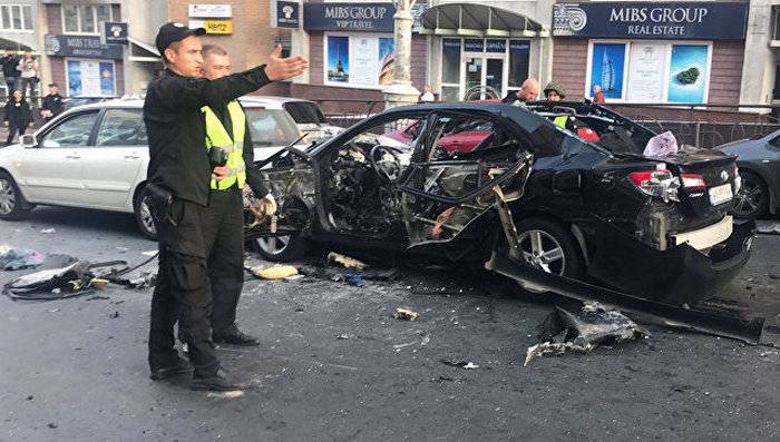 СМИ: в центре Киева взорвался автомобиль