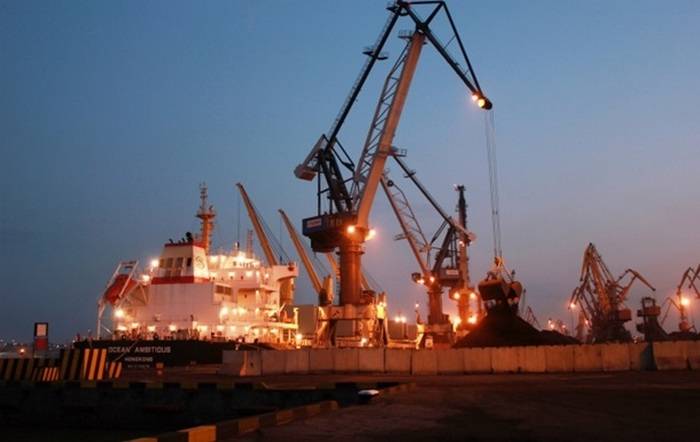 В Одессу прибыло первое судно с углем из США
