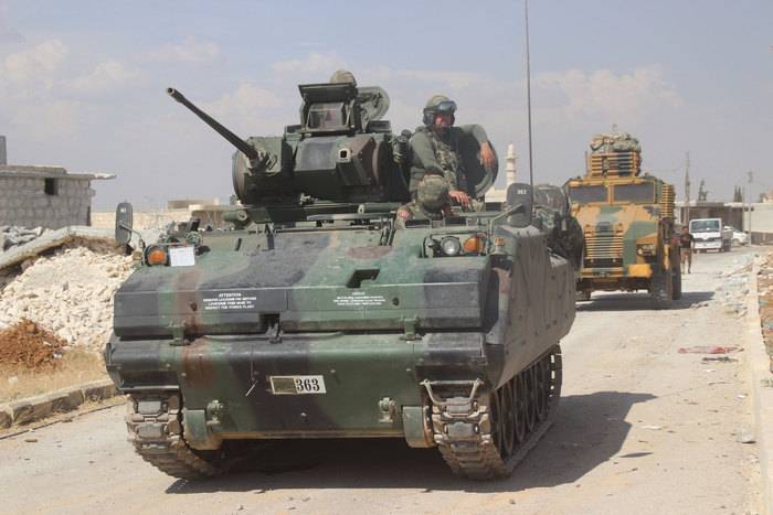 Турция продолжает передислокацию военной техники к сирийской границе