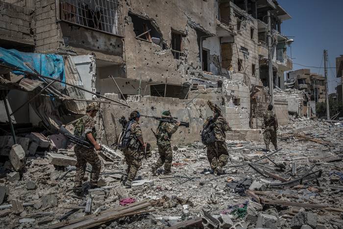 Коалиция США продолжает наносить удары в Ракке