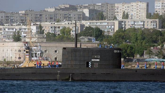 Главком ВМС Украины призвал к защите от российских подлодок
