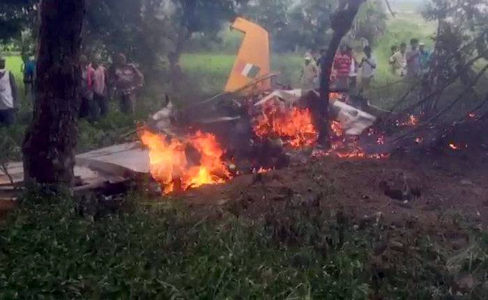 В Индии разбился учебно-тренировочный самолет