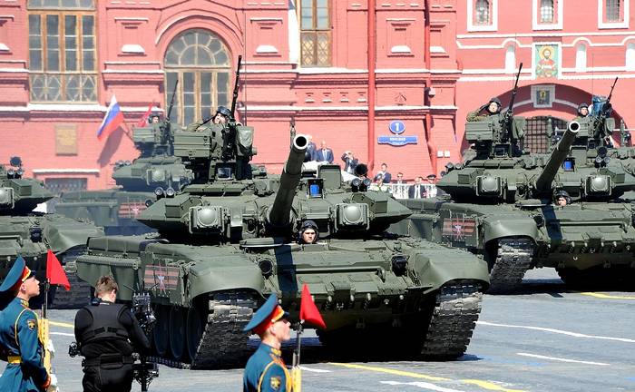 Опрос: почти 90% россиян уверены в обороноспособности страны