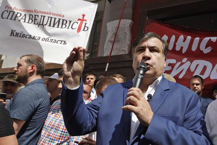 Саакашвили намеревается поменять власть в Киеве