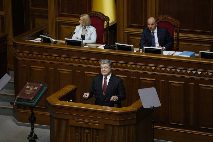СМИ: Киев принимает законопроект об "освобождении Донбасса" вместо реинтеграции