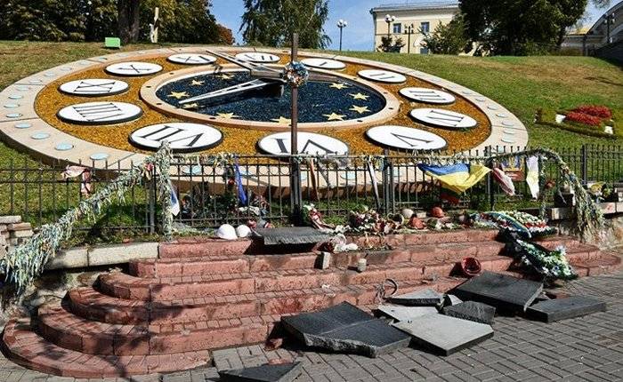 В Киеве разбили памятник «Небесной Сотне»