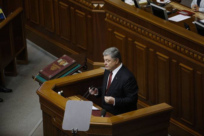Порошенко: закон о Донбассе ускорит предоставление Киеву вооружения