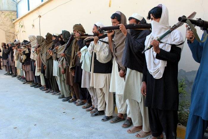 Лидер талибов призвал прекратить бои против боевиков ИГ* в Афганистане
