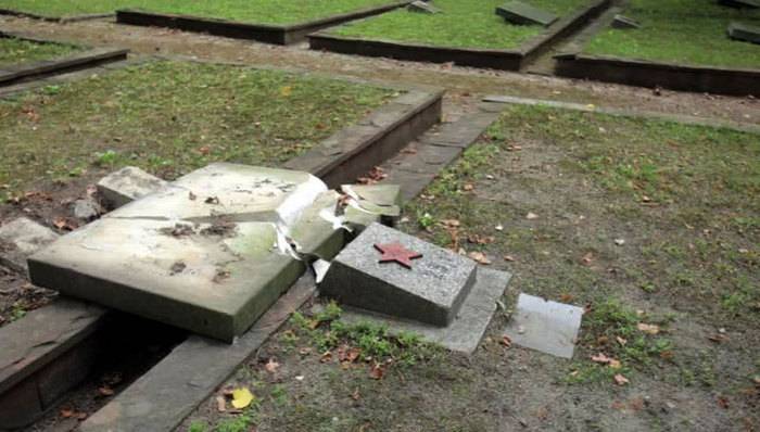 В Польше за четыре года осквернили более 70 памятников советским солдатам 
