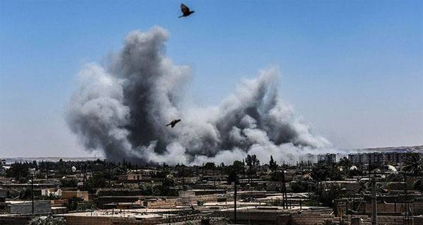 СМИ: Боевики ИГИЛ в Ракке сдались американской коалиции