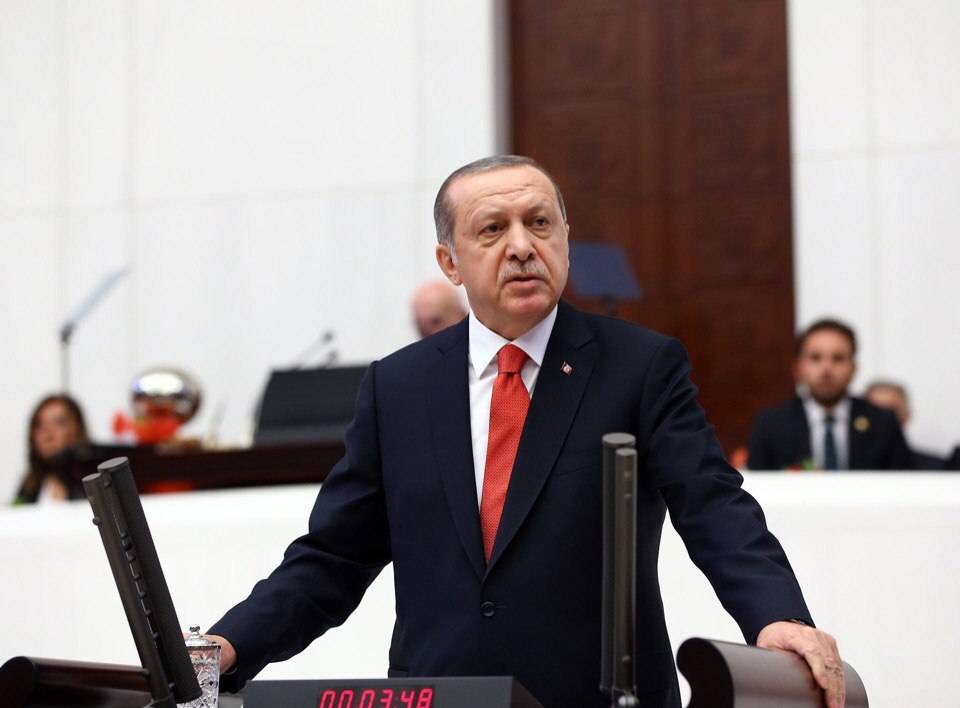 Прозападная турецкая пресса уже успела окрестить Эрдогана "султаном" (источник: https://vk.com/public_recep_tayyip_erdogan)
