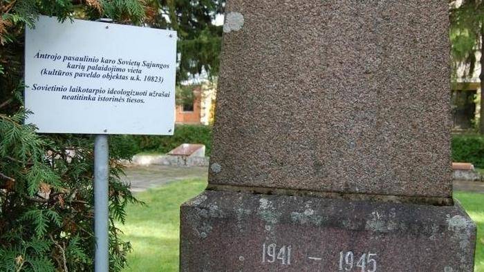 В Литве у советских памятников установили "антиидеологические" таблички
