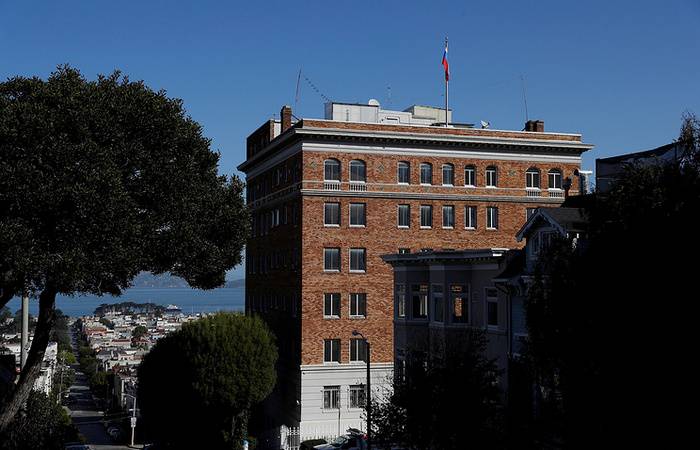 Вашингтон вернул флаги, снятые со здания российского консульства в Сан-Франциско