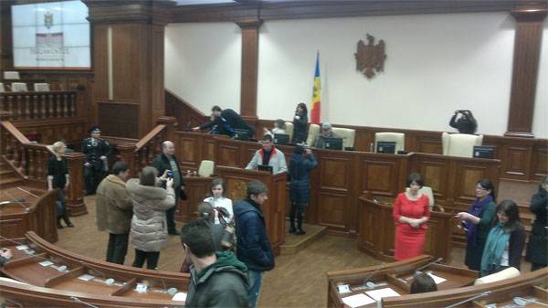 Литовские спецслужбы учат молдавских депутатов борьбе с коррупцией