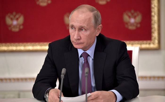 Путин поручил правительству проиндексировать пенсии военным пенсионерам