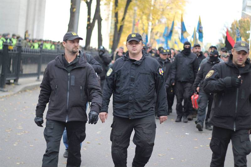 Украинский нацбат "Донбасс" призвали покинуть "АТО" и двинуться на Киев